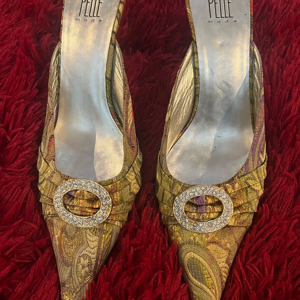 Pelle Moda Women's Gold and Purple Heels